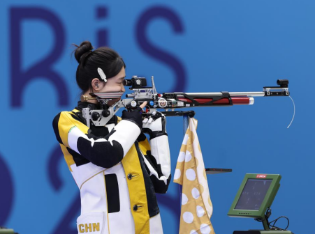 黄雨婷在比赛中