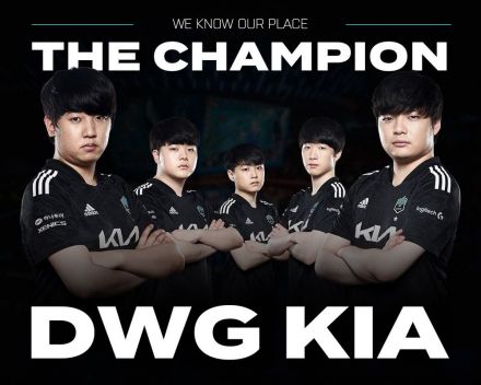 2021LCK夏季赛冠军（右1）