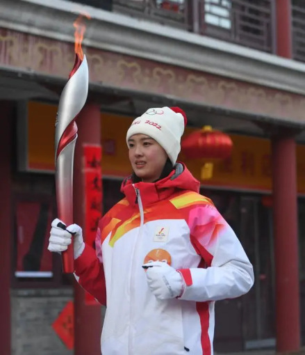 张常宁参加北京冬奥会火炬传递 