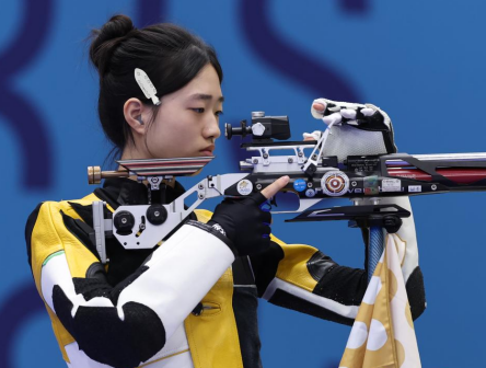 黄雨婷在比赛中