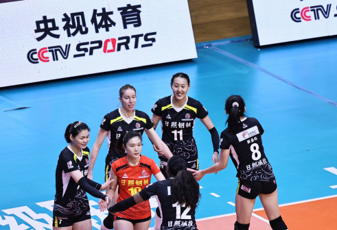 2023年排超5-8名半决赛第三回合，解盛钰（右一）在比赛中