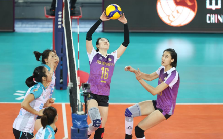 李盈莹（右一）排超决赛