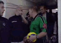 基恩曾在球员通道怒斥维埃拉