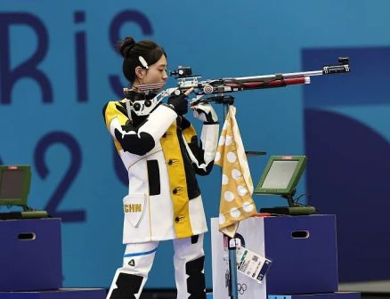 黄雨婷在比赛中