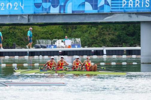 中国组合陈云霞、张灵、吕扬、崔晓桐（从左至右）在比赛中