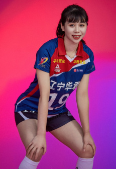 许嘉楠代表辽宁女排出战