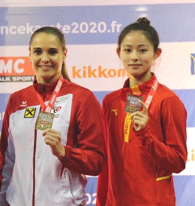 龚莉获奖