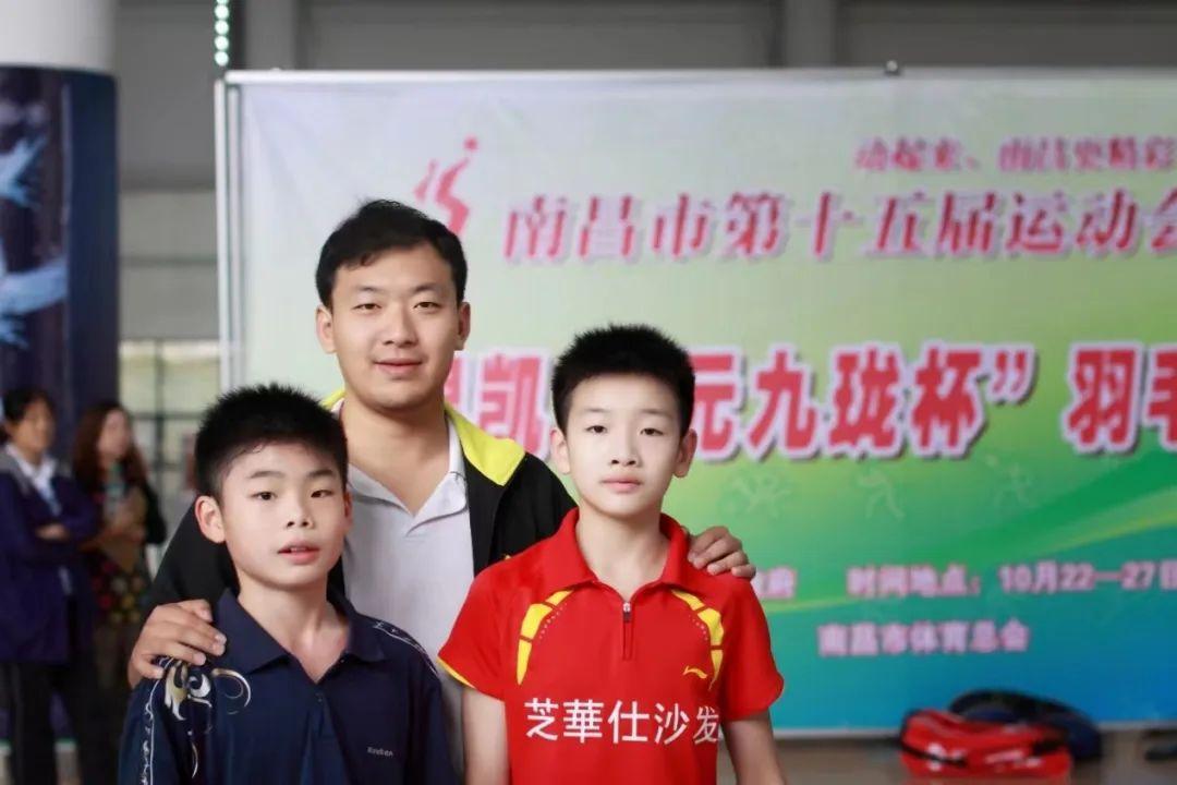 童年李诗沣（右）