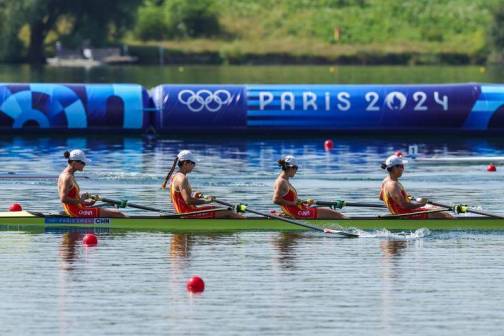 中国组合张书贤、刘晓鑫、王子凤、徐星叶（从左至右）复活赛