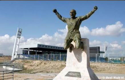 皇马体育城斯蒂法诺雕像