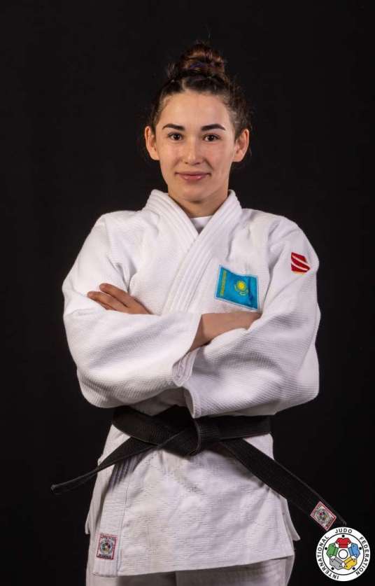 阿比芭·阿布扎基诺娃