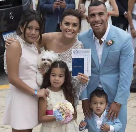 特维斯婚礼现场全家福