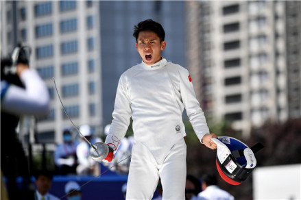 罗帅庆祝夺冠