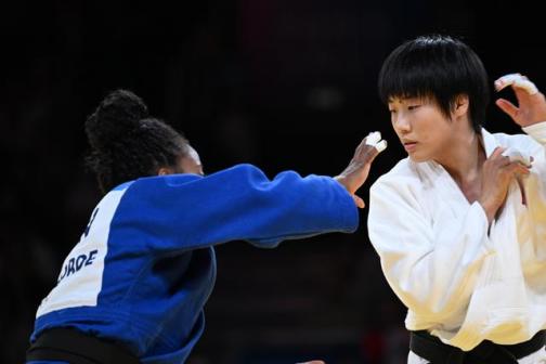 郭宗英（右）在比赛中