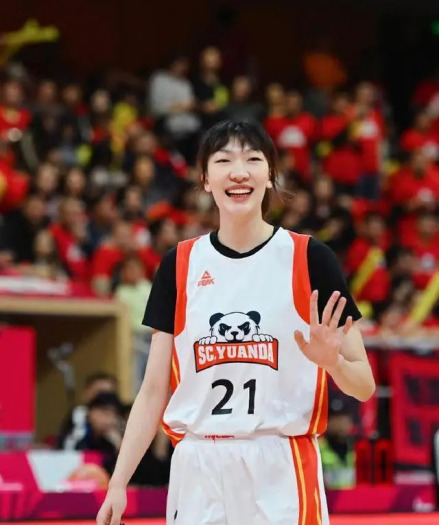 韩旭加盟四川女篮