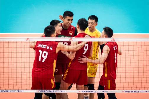 俞元泰（左二）和队友