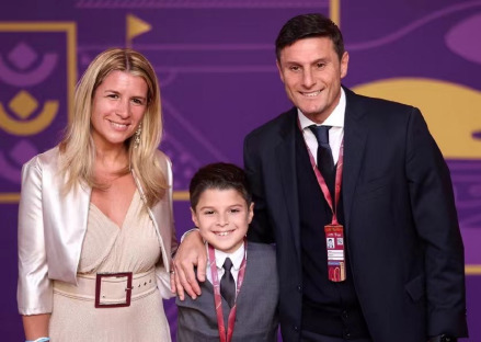 萨内蒂与家人（摄于2022年）