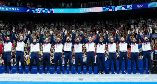 塞尔维亚队球员在颁奖仪式上