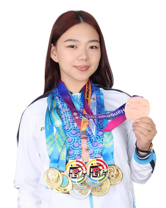 亚历山德拉·蕾