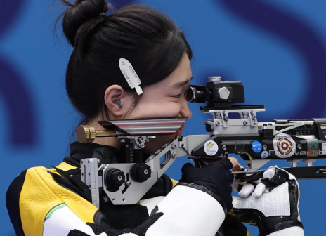 黄雨婷在比赛中