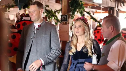 诺伊尔与阿尼卡