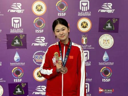 2022年射击世锦赛女子50米步枪张琼月获得铜牌