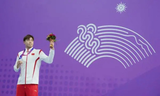 王谷开来在颁奖仪式上