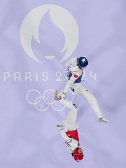 宋洁（上）和佩里希奇在比赛中