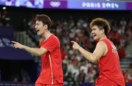 中国组合梁伟铿（右）/王昶在比赛中