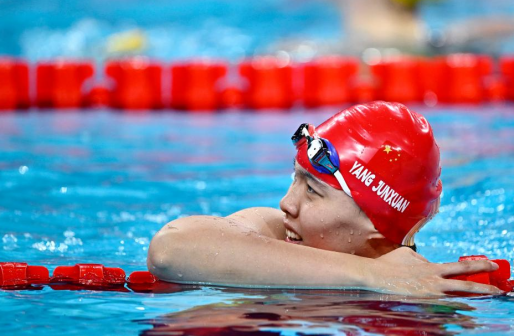 中国队选手杨浚瑄在比赛后