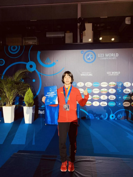 2019年世界 U23 女子自由式摔跤锦标赛冯紫琪获得银牌