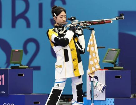 黄雨婷在比赛中