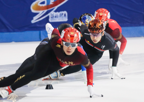 9月29日，刘少昂（右）在比赛中