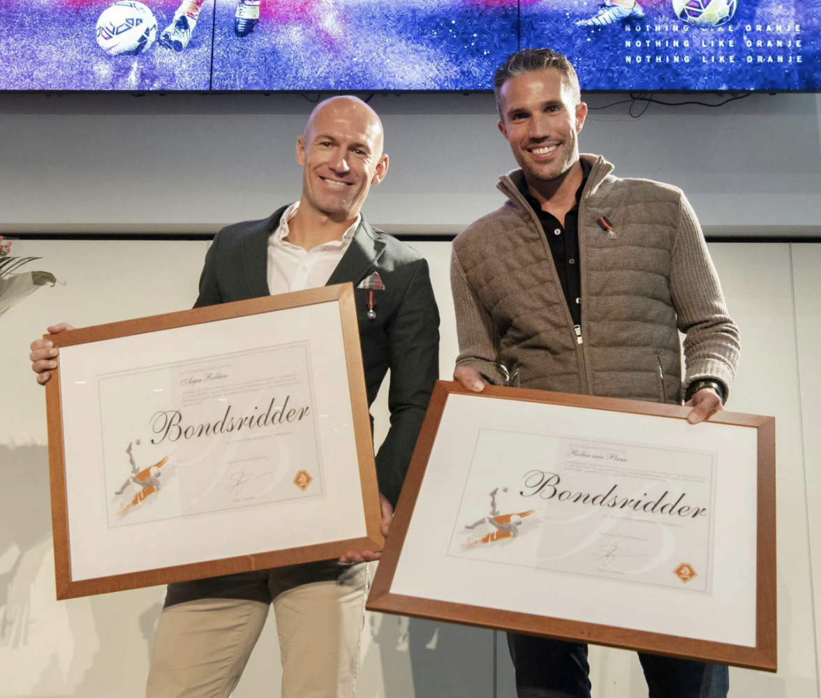 罗本与范佩西一起获得国家骑士勋章