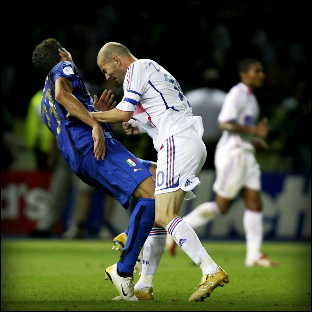 撞倒马特拉齐瞬间