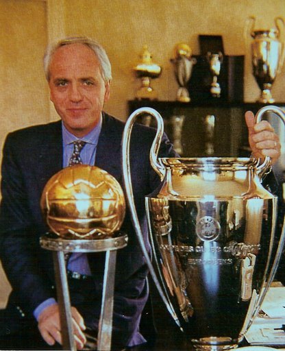 罗伯托·贝特加与奖杯