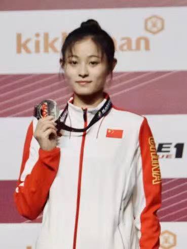 龚莉获奖