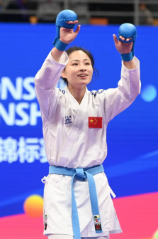 9月22日，中国选手龚莉获胜后向观众致意
