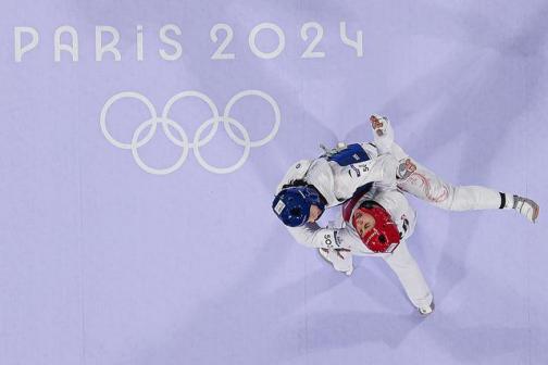 宋洁（左）和佩里希奇在比赛中