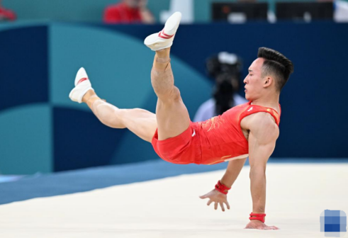 中国队选手肖若腾在自由操比赛中