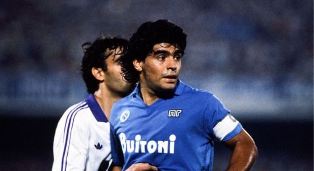 马拉多纳（左）那不勒斯时期