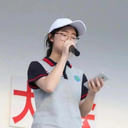 单依纯高中时期 