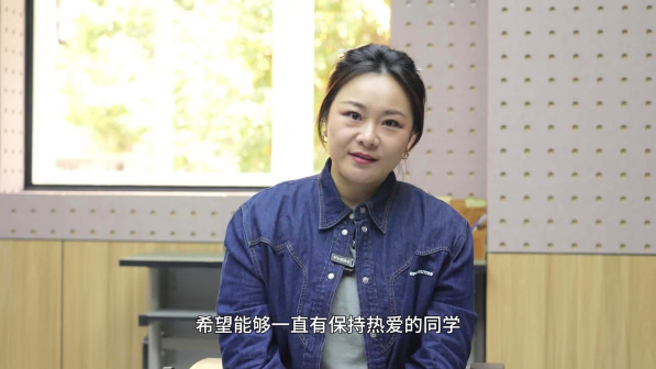 吕艳婷工作照