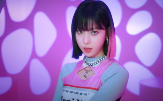《Savage》MV