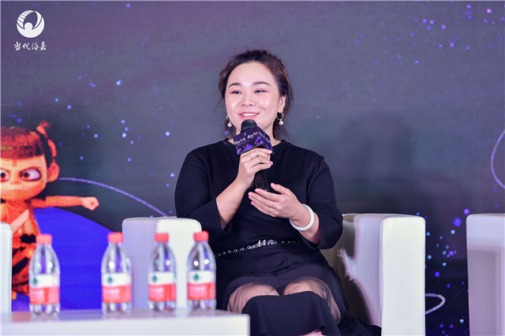 吕艳婷工作照