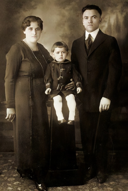 1920—幼年科比与父母的合影