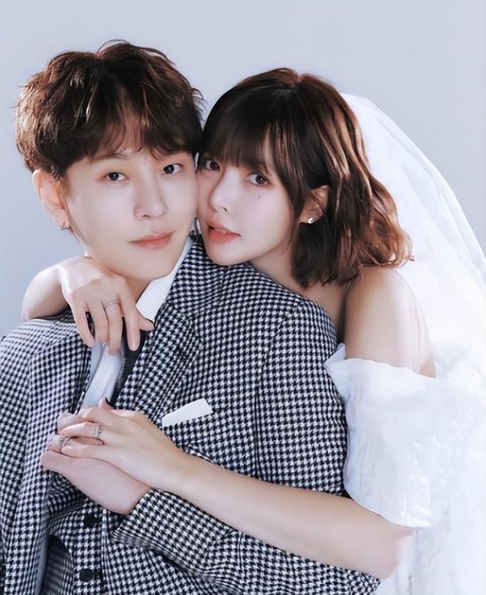 龙俊亨和泫雅婚纱照