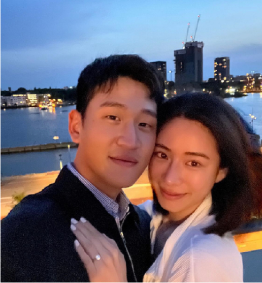 周兴哲与未婚妻赵岱新 