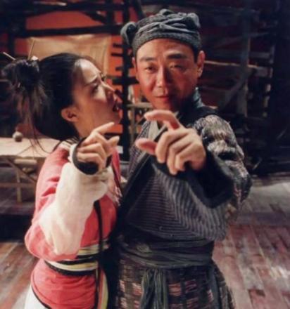 右一顾宝明