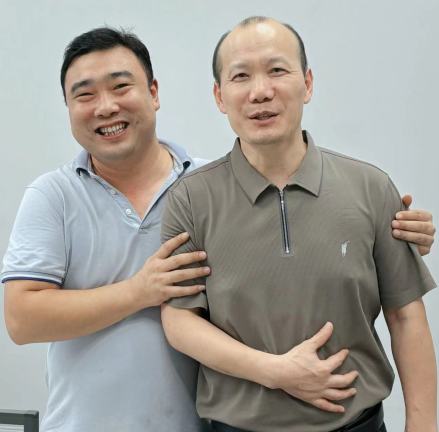 乔杉与艾克比董事长纵浩合影